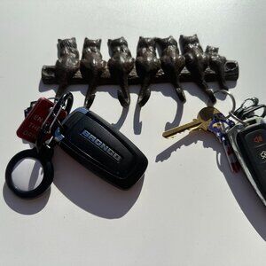 1153 CAT KEY HOLDER BRONZE